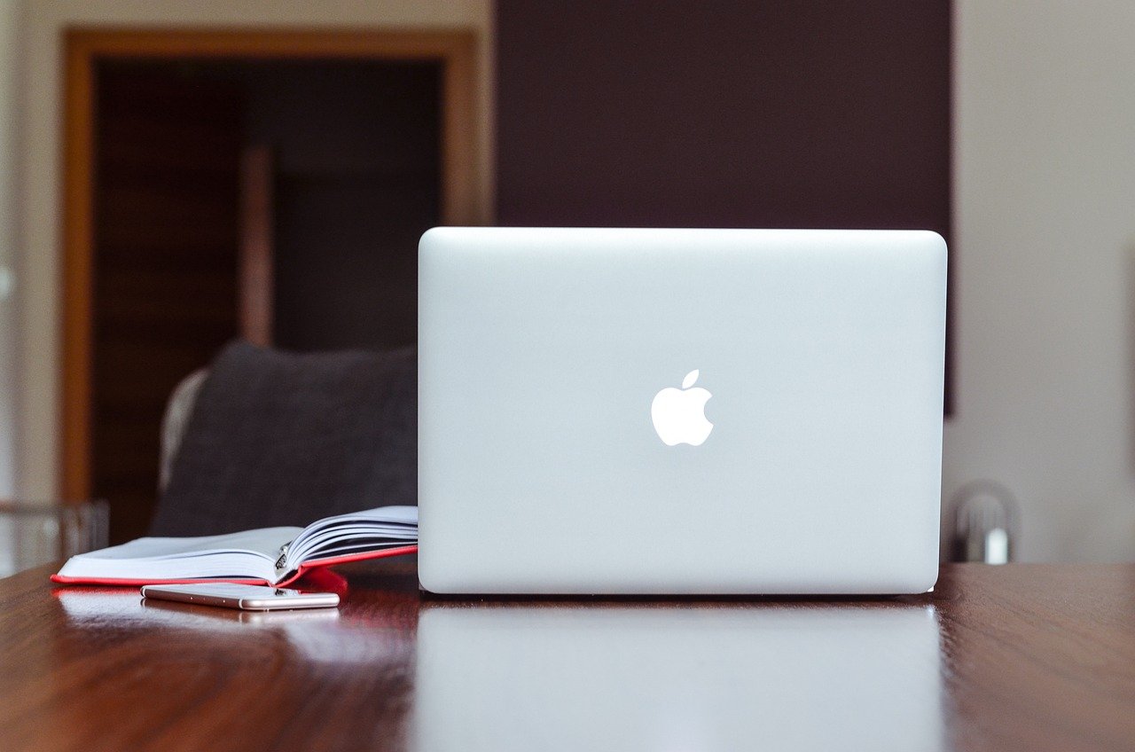 New MacBook Pro M4: Fast, Smart, Built for Creators